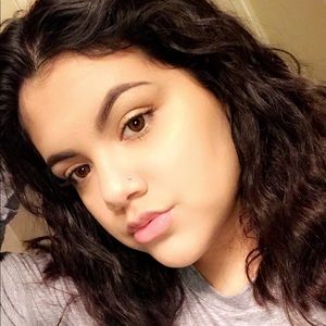 Meet your Posher, Dennise